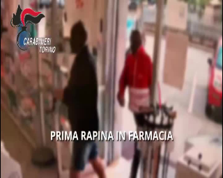 Rapinatore di farmacie tradito dai tatuaggi, arrestato